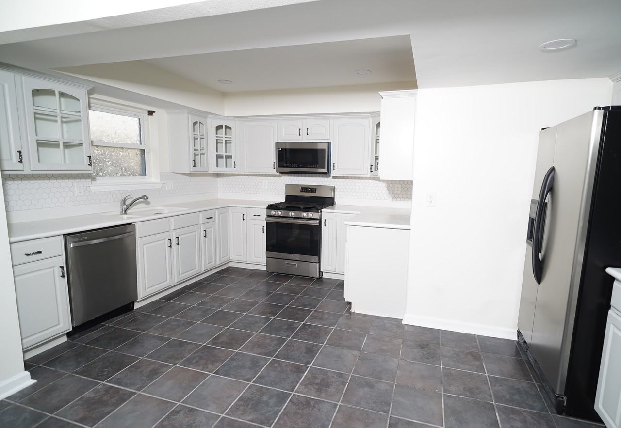 10941 Chaucer St - Photo 2 of 18