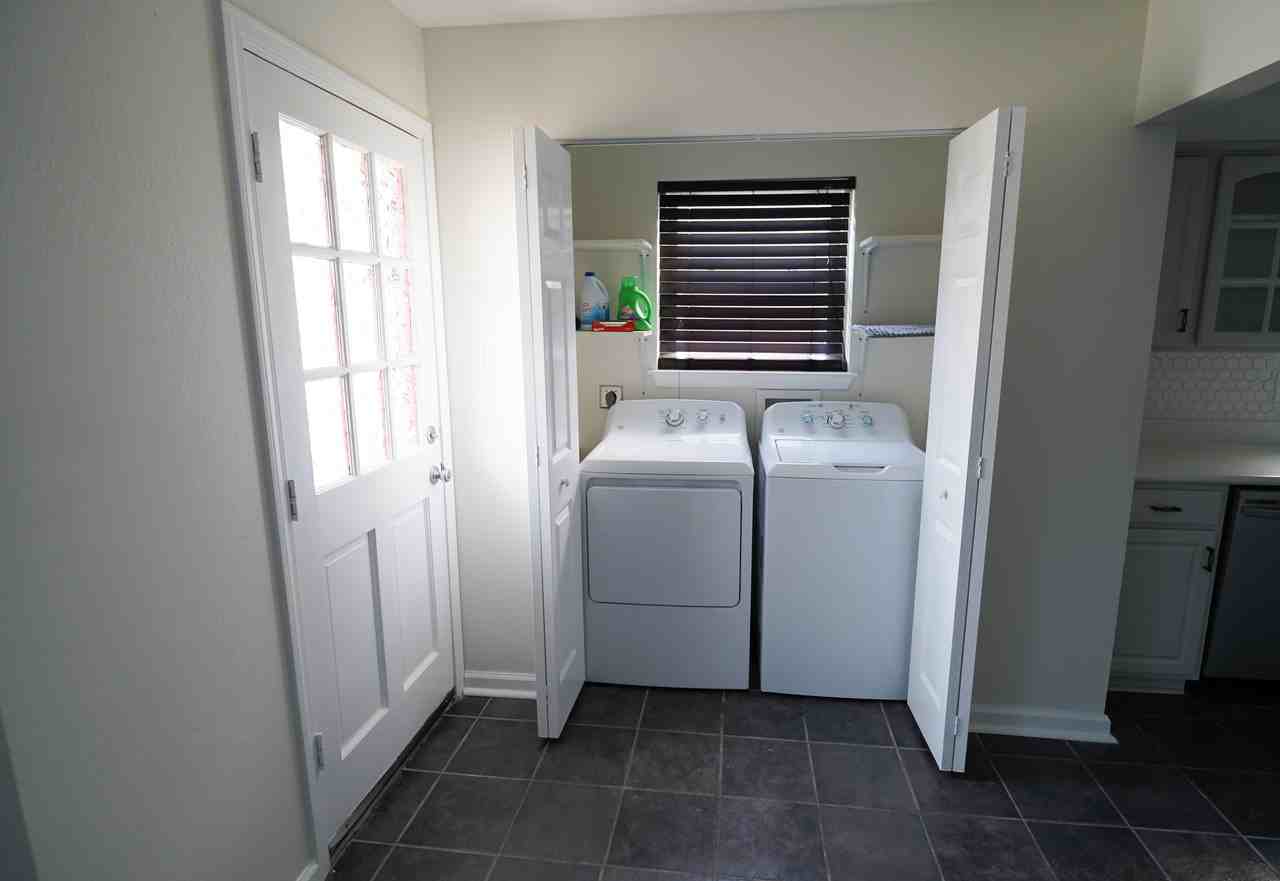 10941 Chaucer St - Photo 3 of 18