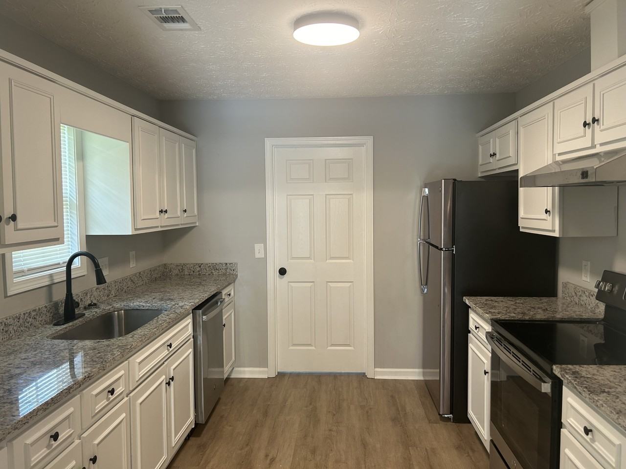 7001 Hunter Hill Ct - Photo 3 of 12