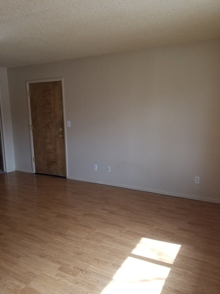 1744 S 7Th St W - Photo 3 of 19