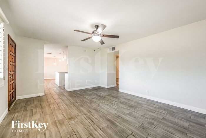 2219 E Claire Dr - Photo 2 of 16