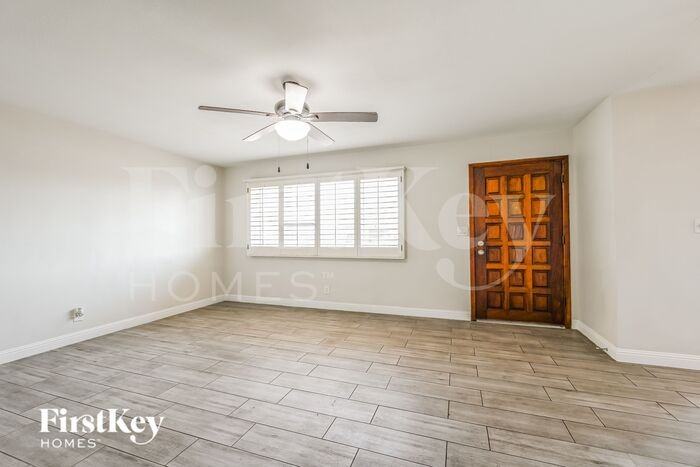 2219 E Claire Dr - Photo 3 of 16