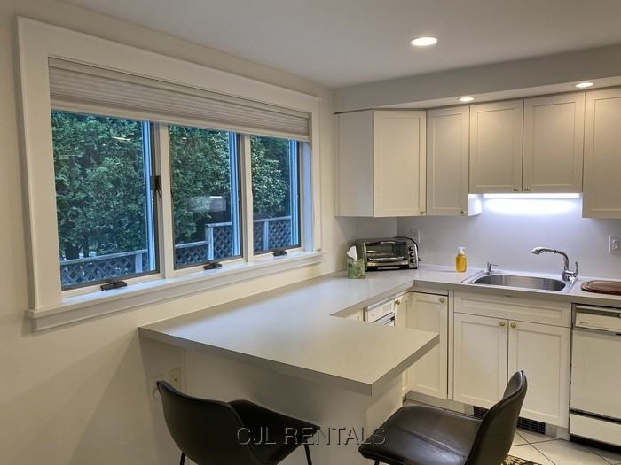 167 Holworthy St - Photo 3 of 16