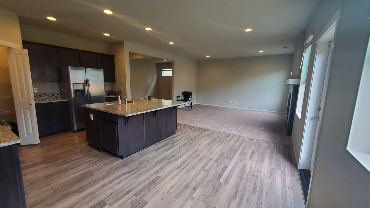 10581 191st St E - Photo 4 of 27