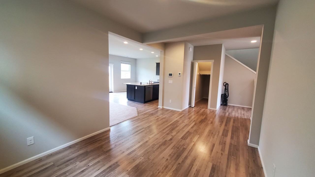 10581 191st St E - Photo 6 of 27