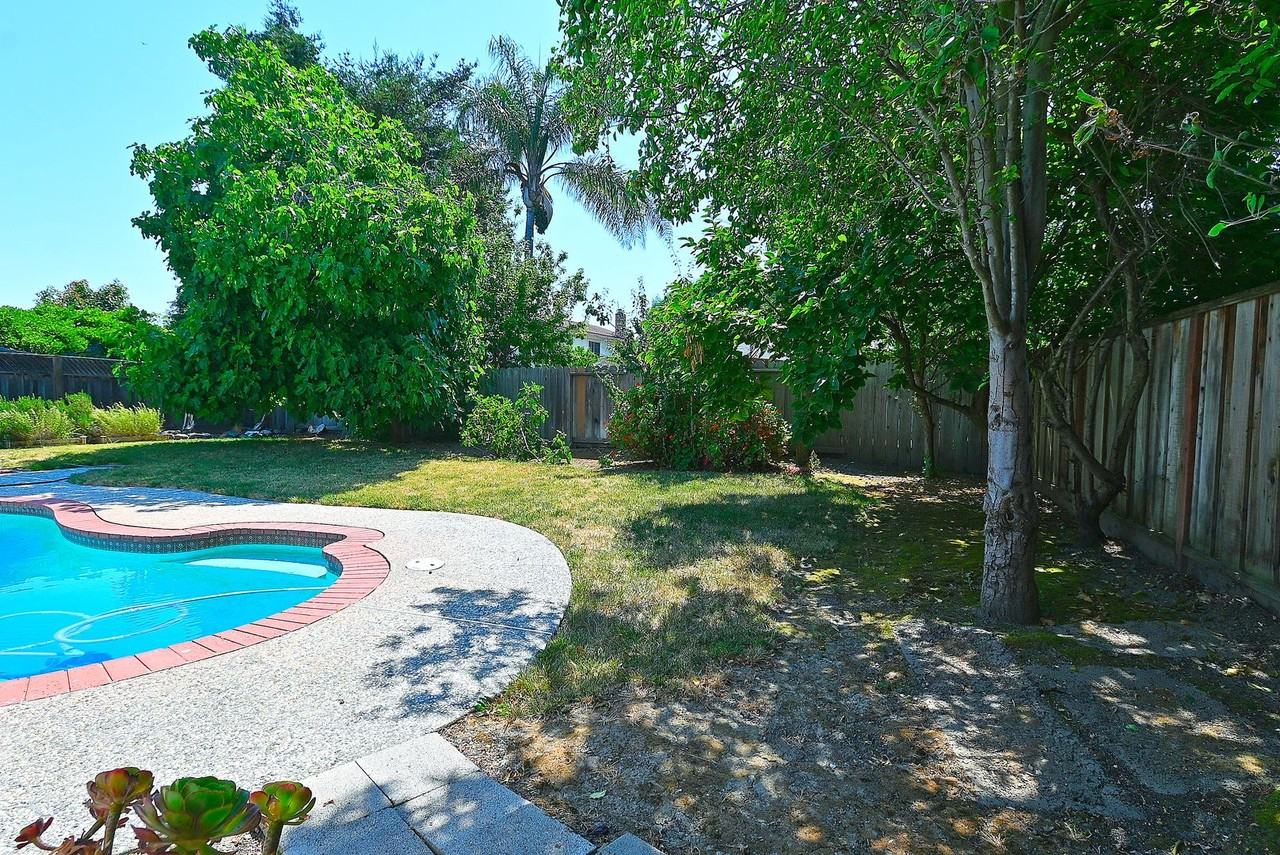 3332 Hogarth Pl - Photo 3 of 40