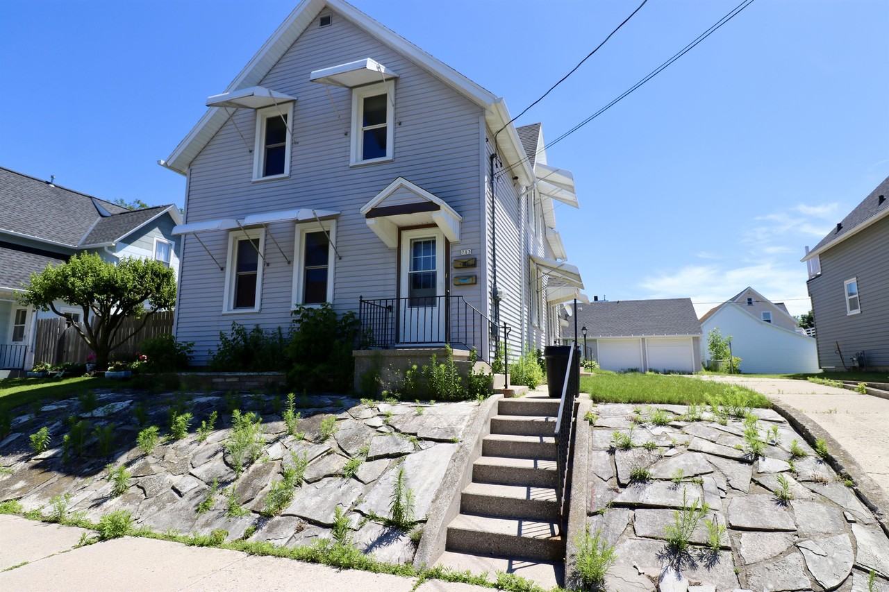 713 S 24th St - Photo 3 of 12