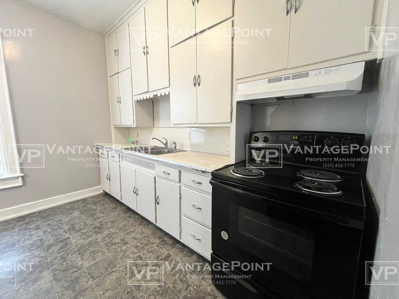 129 N Maple Ave - Photo 3 of 9