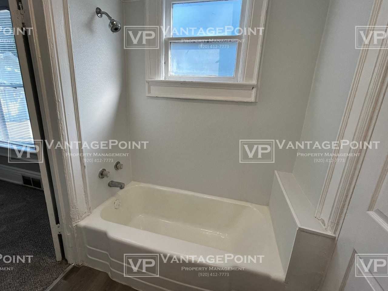 129 N Maple Ave - Photo 2 of 9