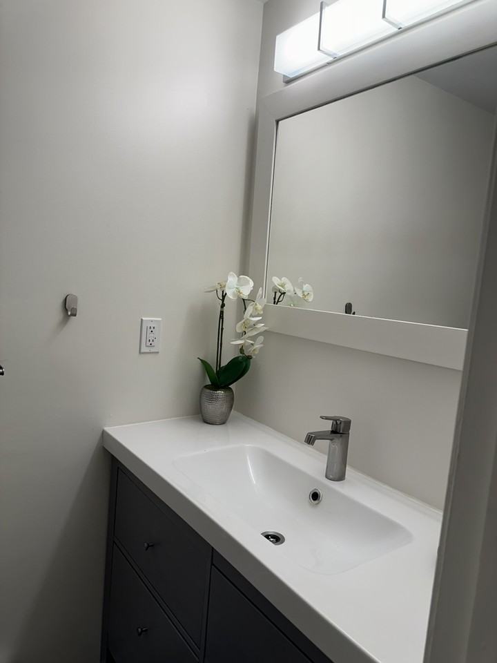 25 Hillsboro Ave - Photo 3 of 12