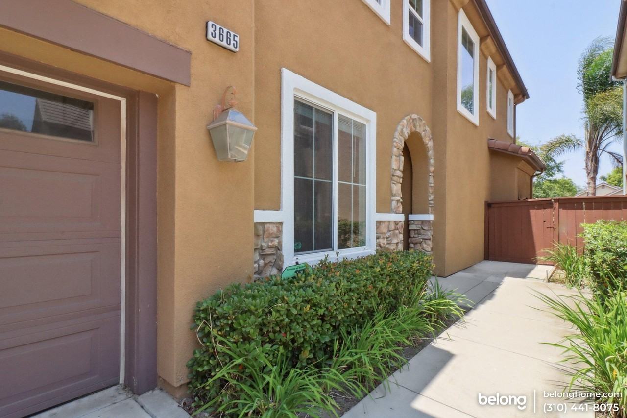 3665 W Chapman Ln - Photo 2 of 24