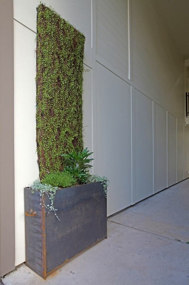 924 E 51st St #106 - Photo 2 of 43