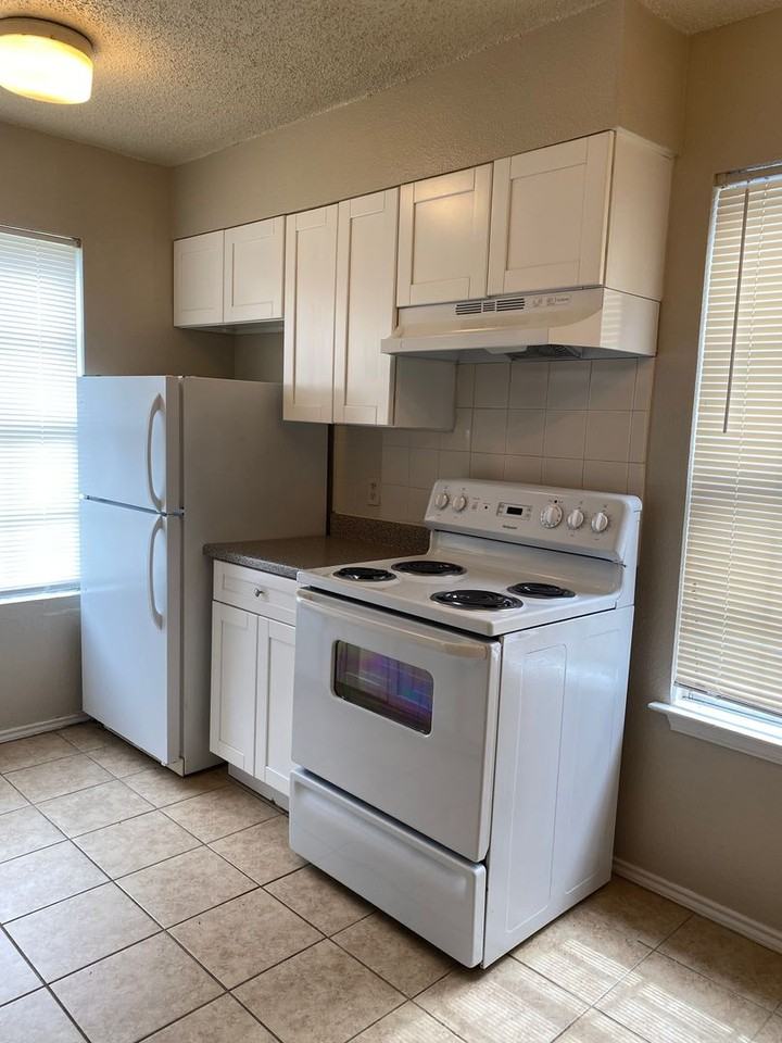 816 W Olmos Dr - Photo 3 of 13