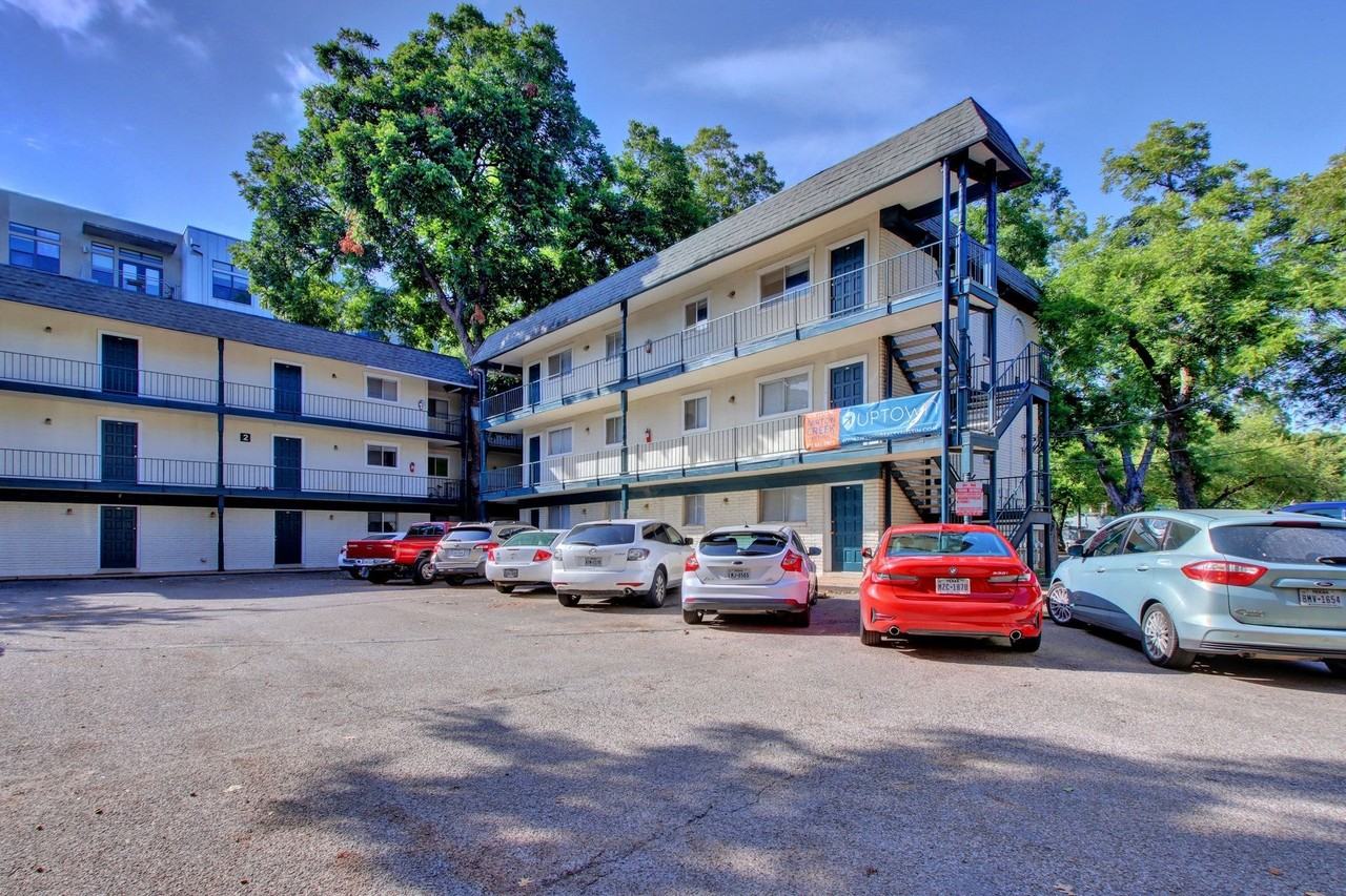 Walk to Zilker!!! Barton Springs Apartments - Photo 5 of 6