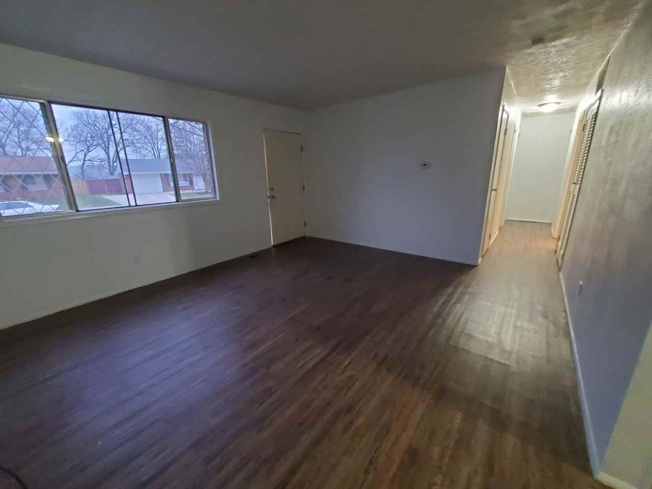 362 Ellenwood Dr - Photo 2 of 13