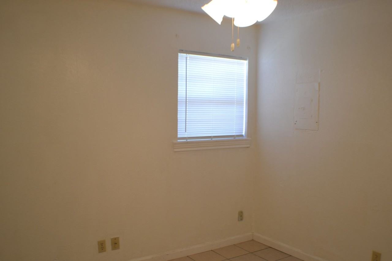 704 N Frisco Rd - Photo 7 of 12