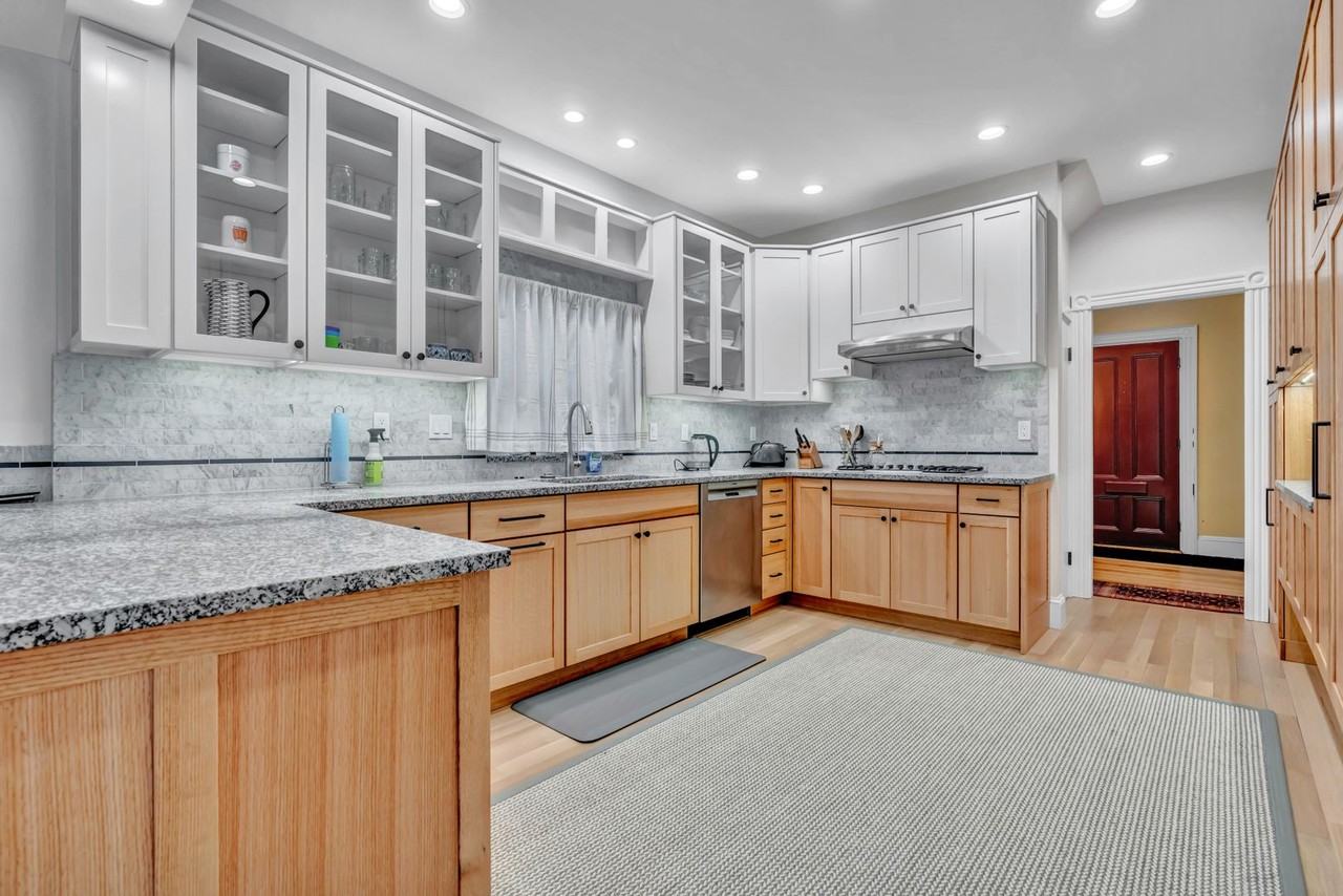 27 Belknap St - Photo 2 of 30