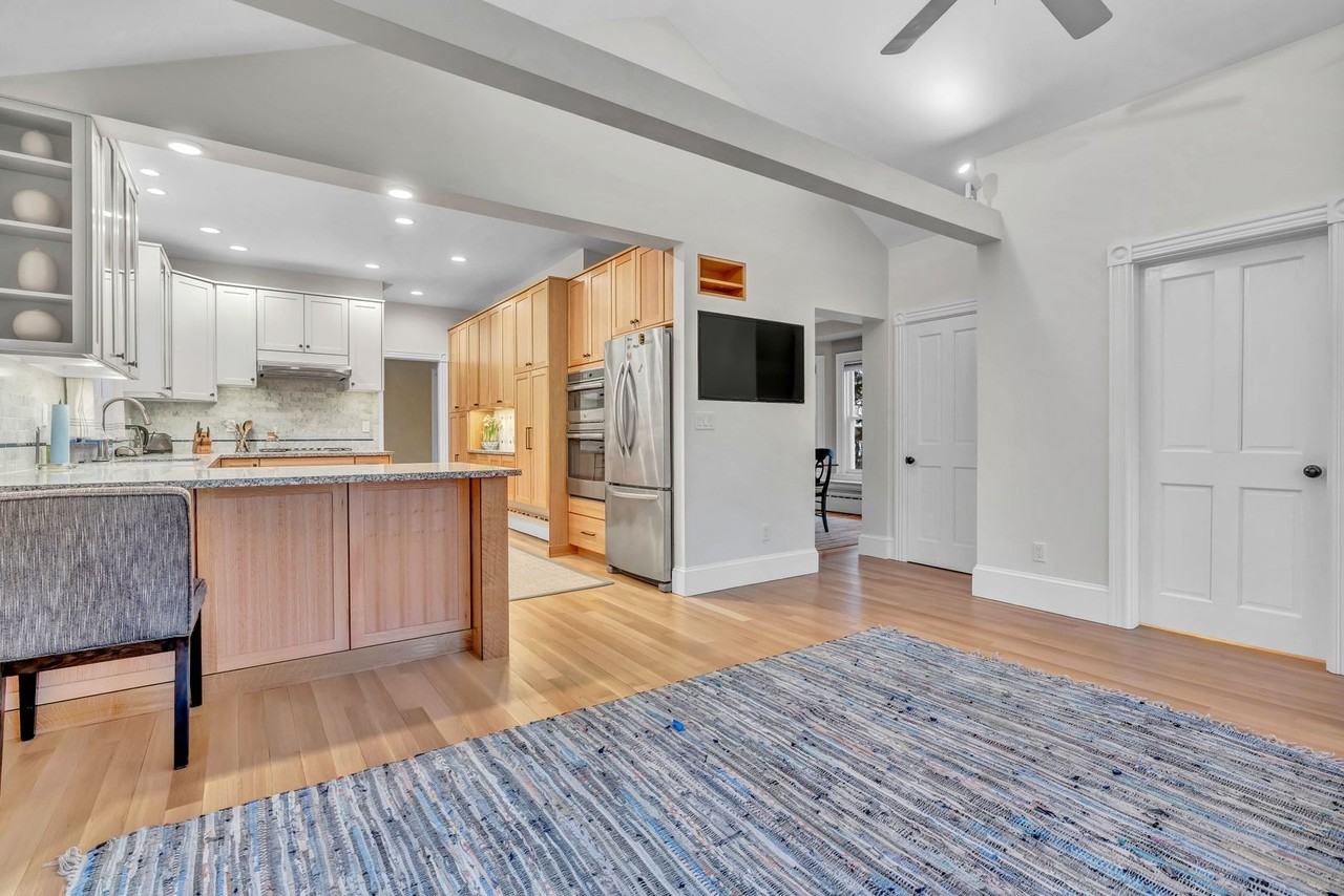 27 Belknap St - Photo 5 of 29