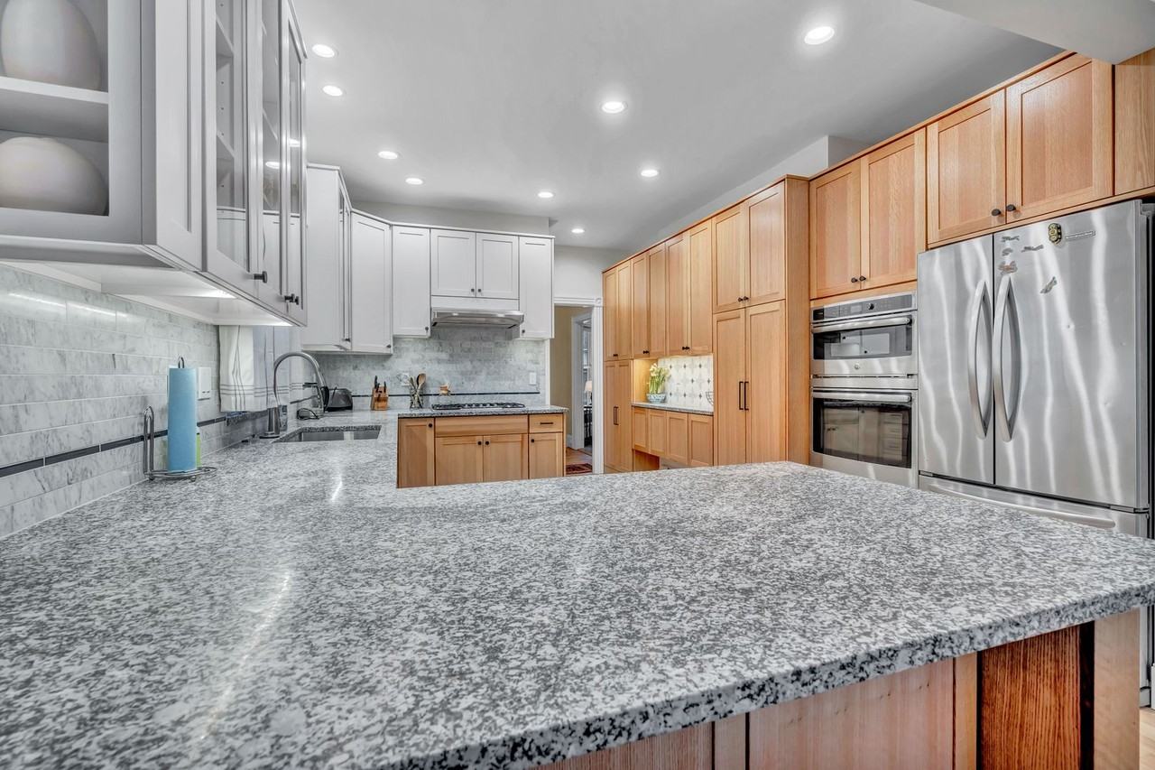 27 Belknap St - Photo 6 of 29