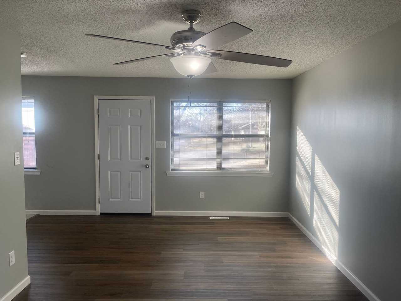 2737 E Mcdaniel St - Photo 2 of 19