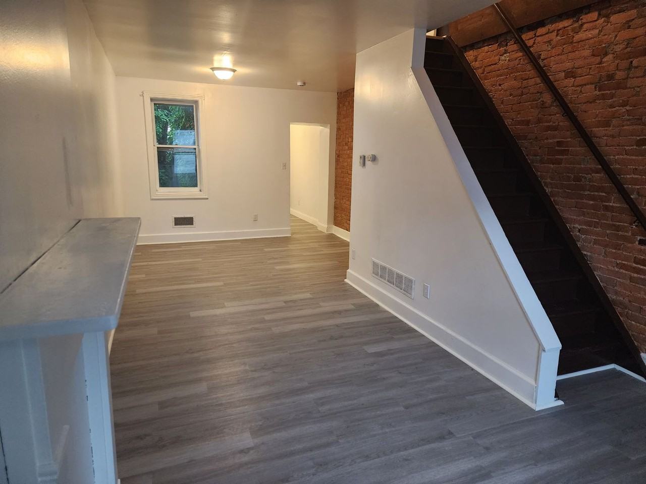 847 Windsor St - Photo 2 of 13