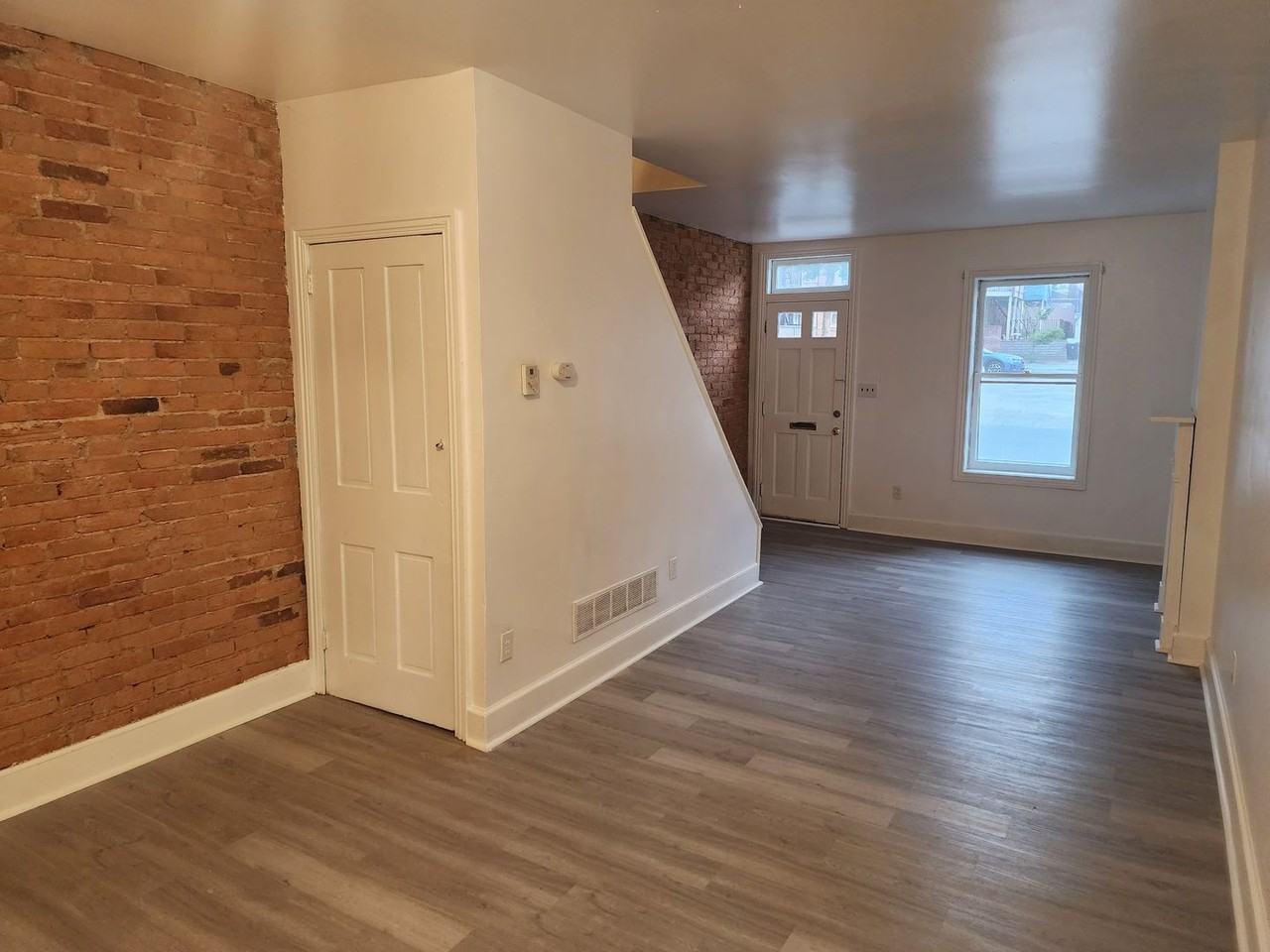 847 Windsor St - Photo 3 of 13