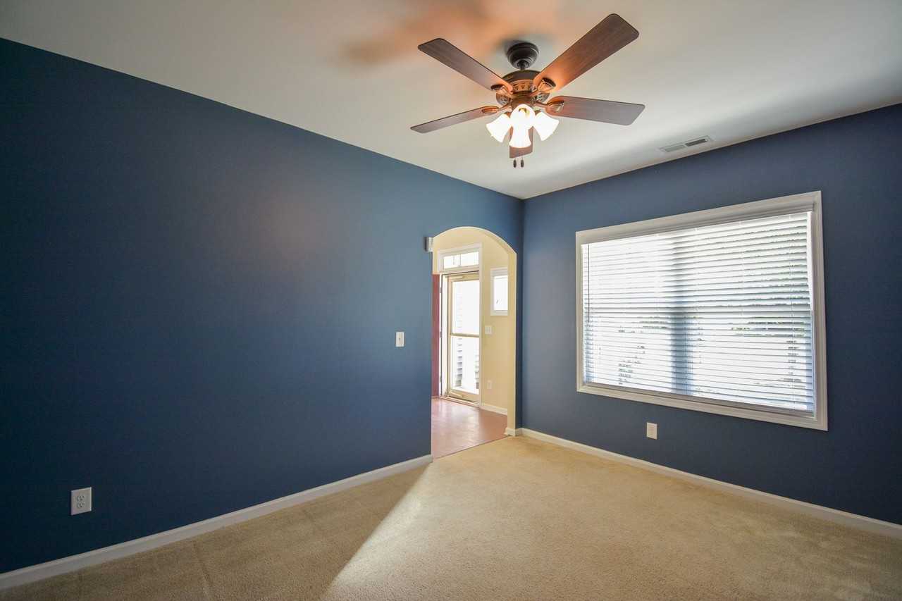 124 Long Pond Dr - Photo 3 of 38