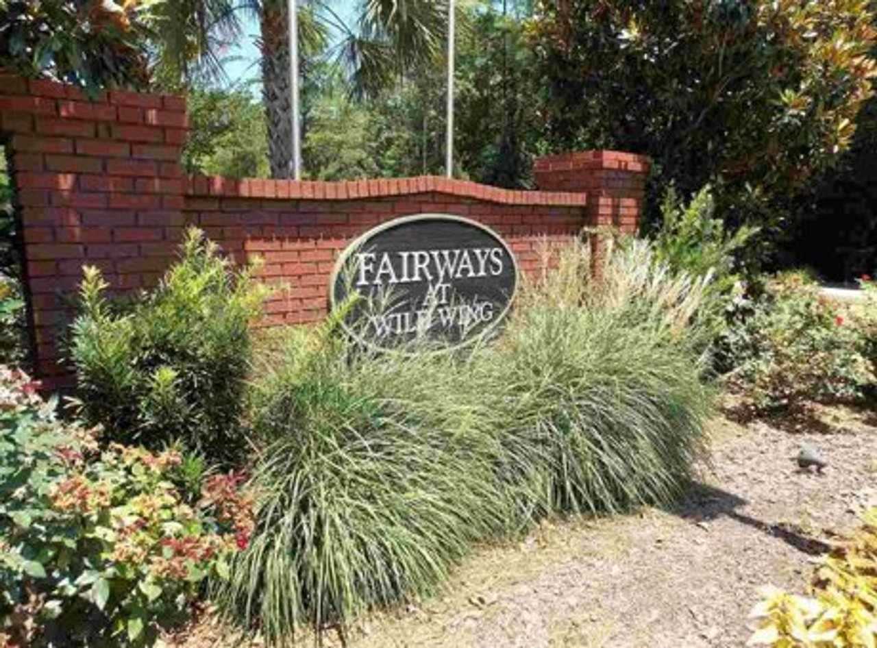 1032 Fairway Ln - Photo 2 of 33