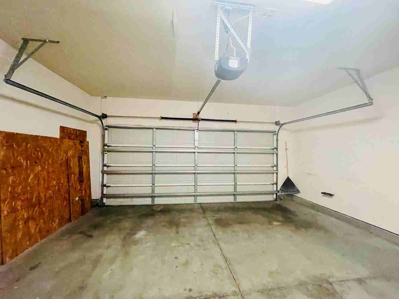 1032 Fairway Ln - Photo 5 of 33