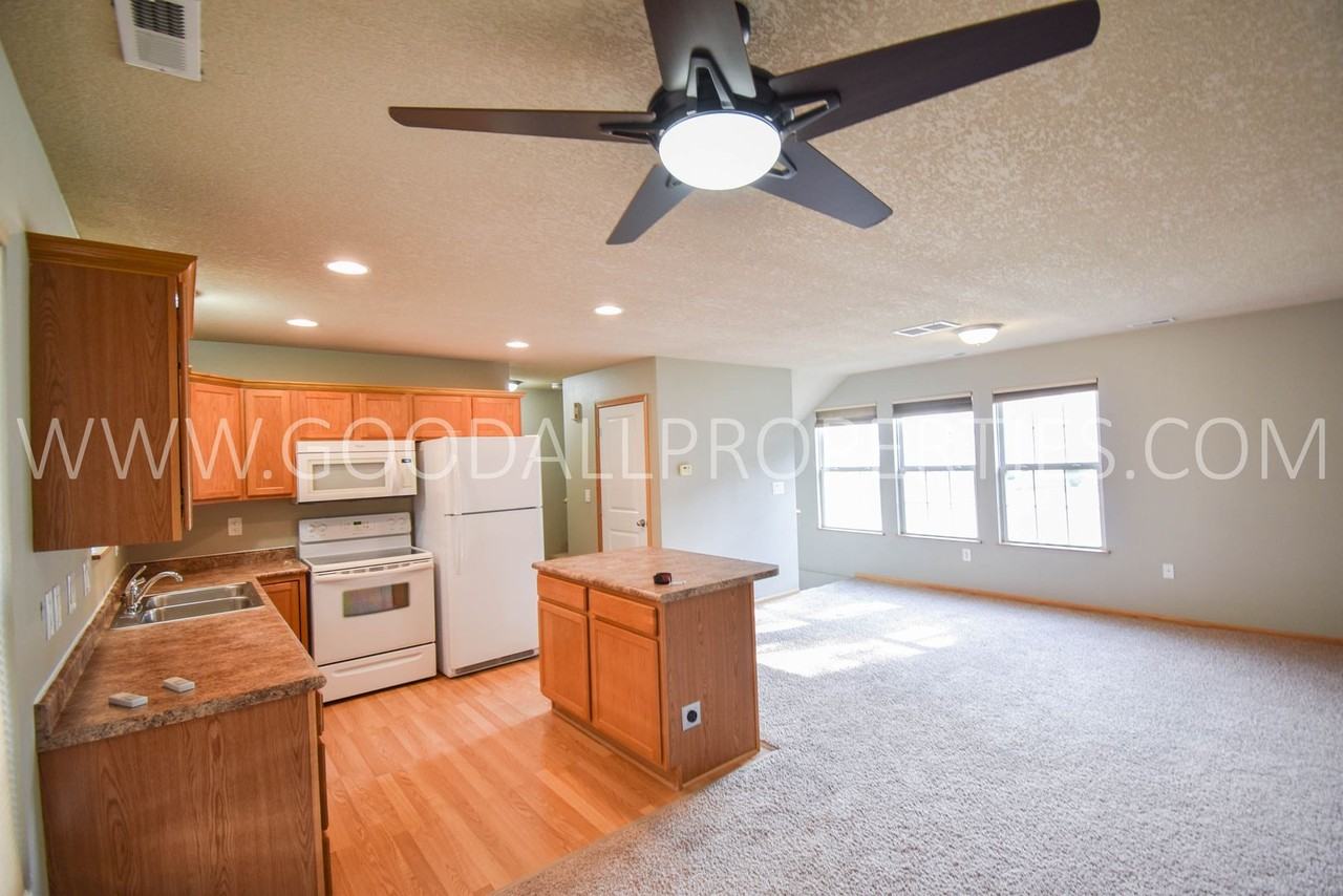 1125 Flagstone Ln - Photo 2 of 16