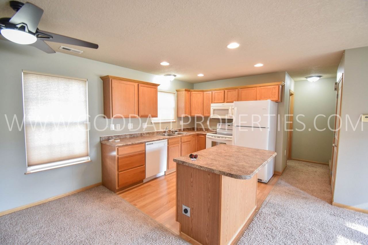 1125 Flagstone Ln - Photo 5 of 16