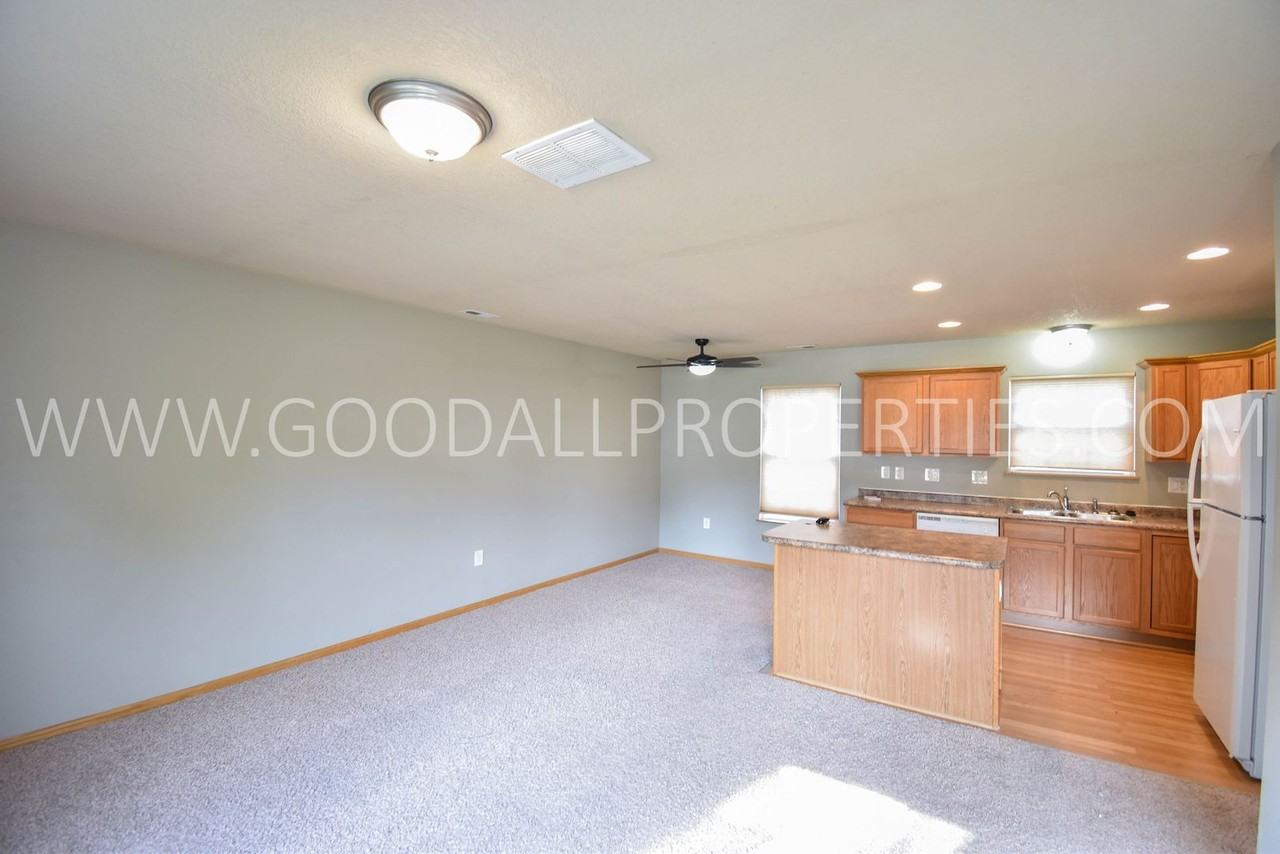 1125 Flagstone Ln - Photo 4 of 16