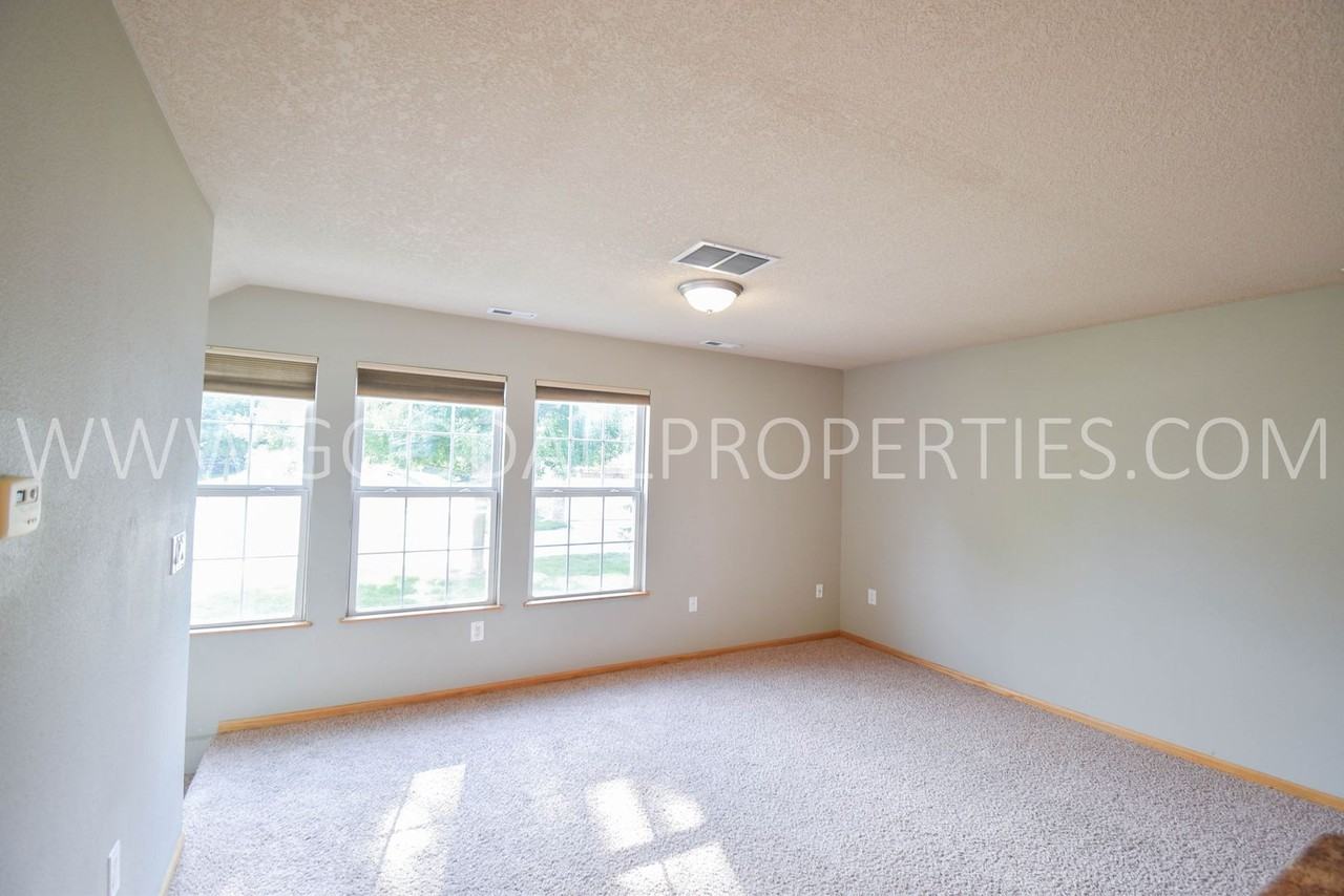 1125 Flagstone Ln - Photo 6 of 16