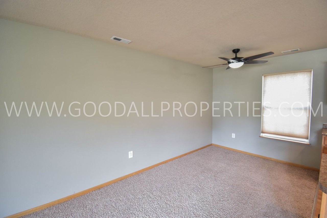 1125 Flagstone Ln - Photo 7 of 16