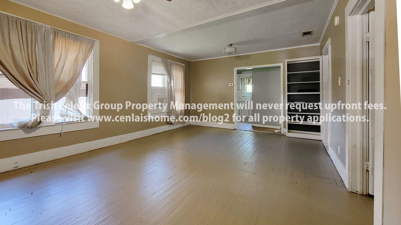 1105 Berry St - Photo 4 of 12