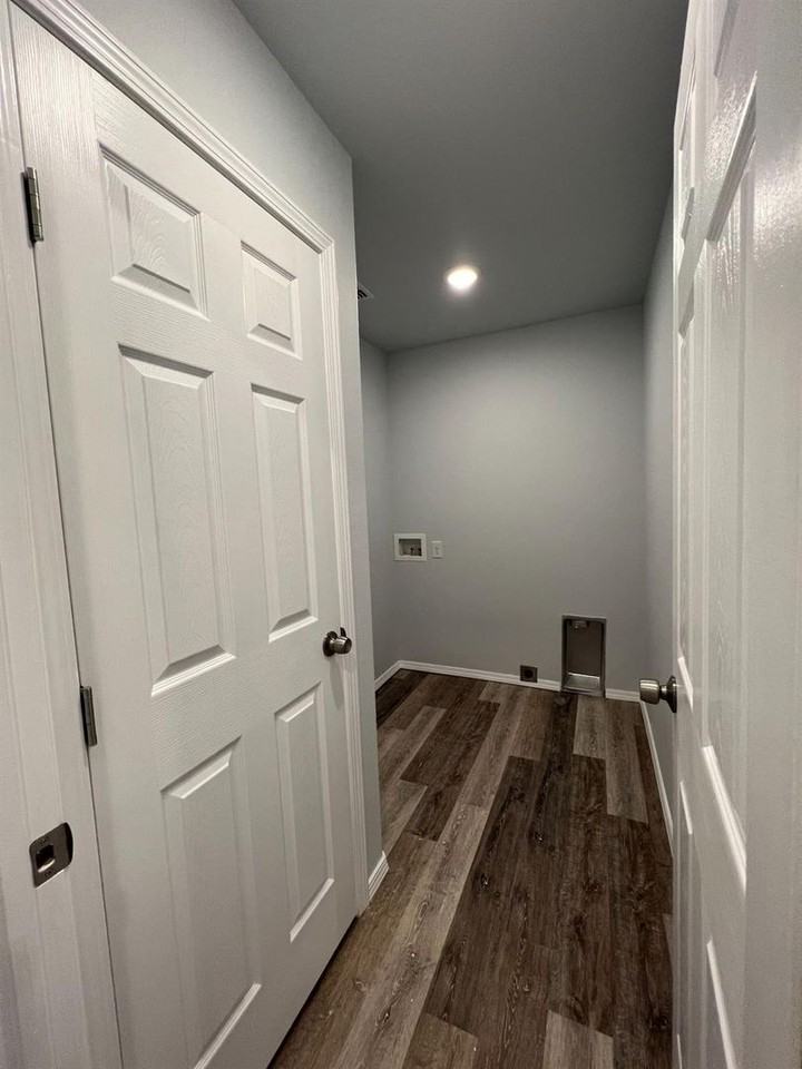 CBS 5505 Jarvis - Photo 2 of 13