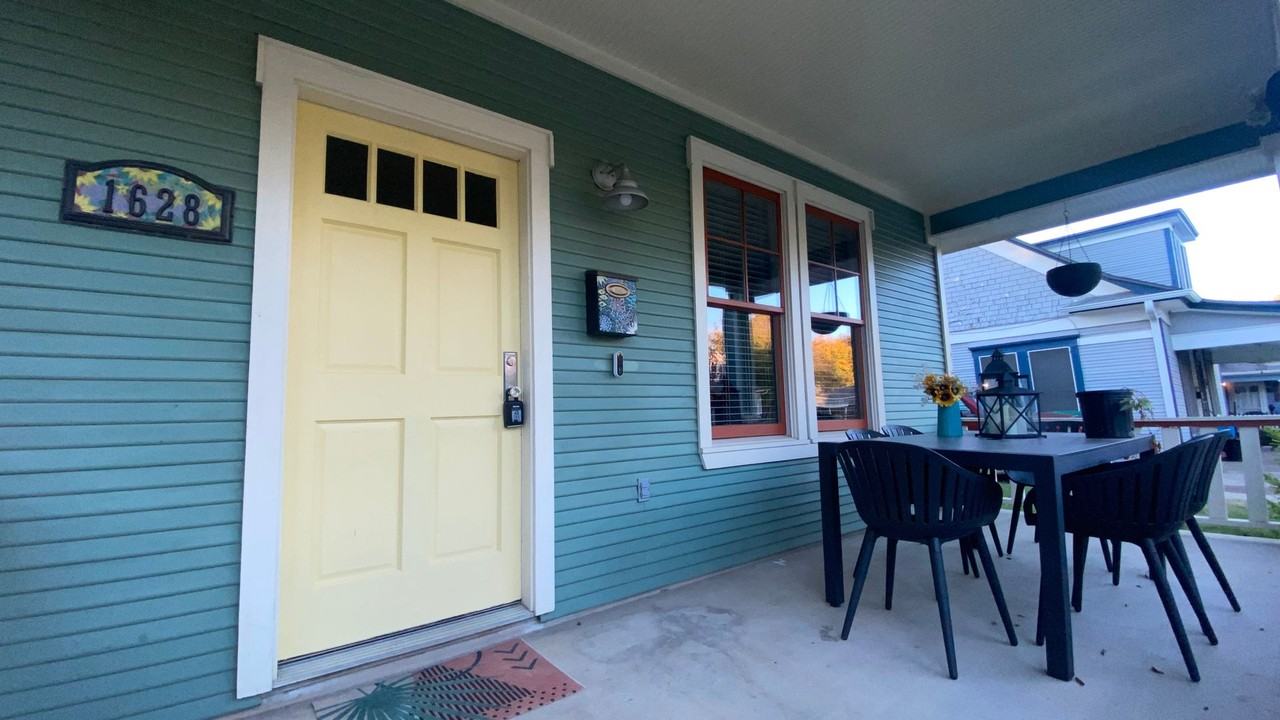 1628 S Henderson St - Photo 2 of 38