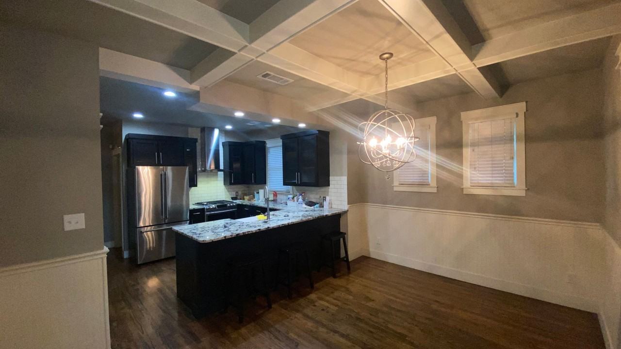 1628 S Henderson St - Photo 3 of 38