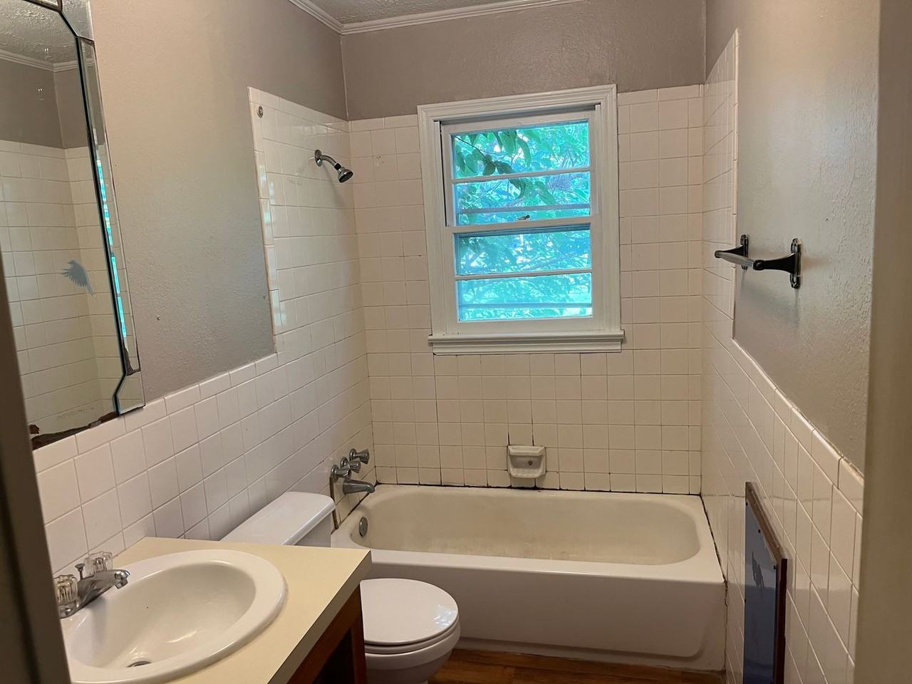 3801 Mary St - Photo 3 of 8