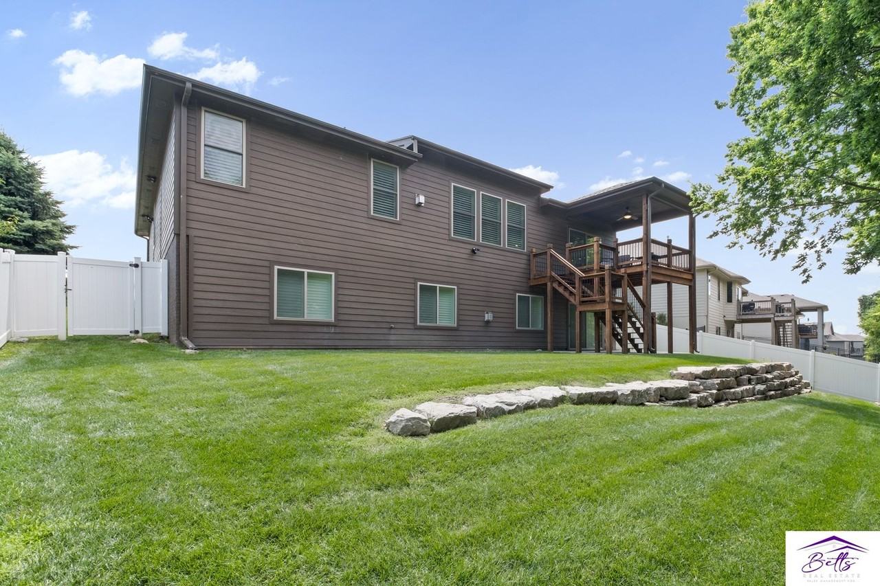 8412 S 106th St - Photo 3 of 33