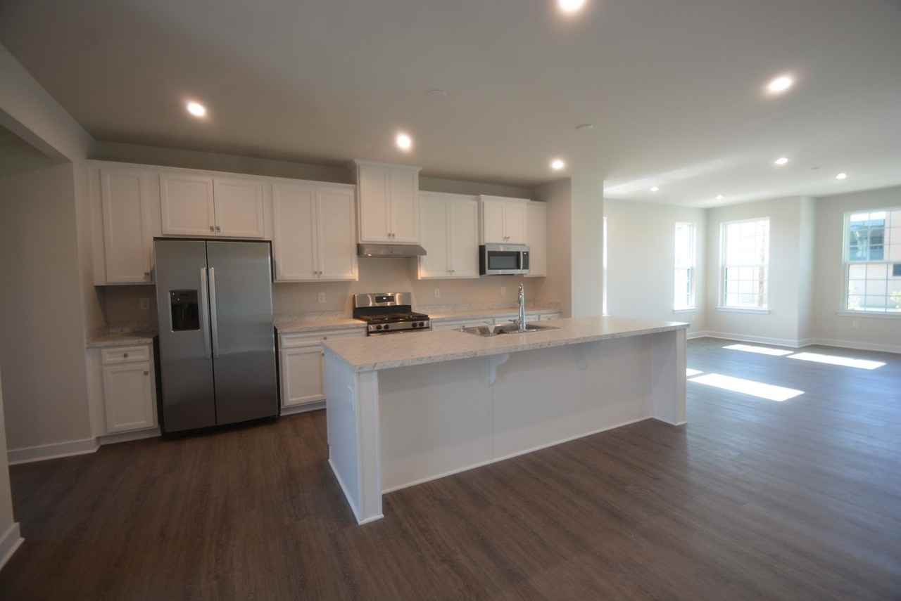 345 E Cochran St - Photo 3 of 36