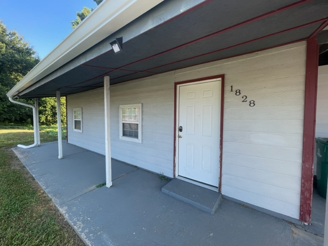 1828 Saint Mary St - Photo 2 of 13