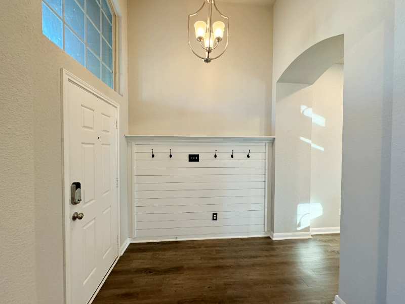 2725 Keathley Dr - Photo 2 of 19