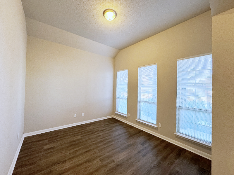 2725 Keathley Dr - Photo 3 of 19