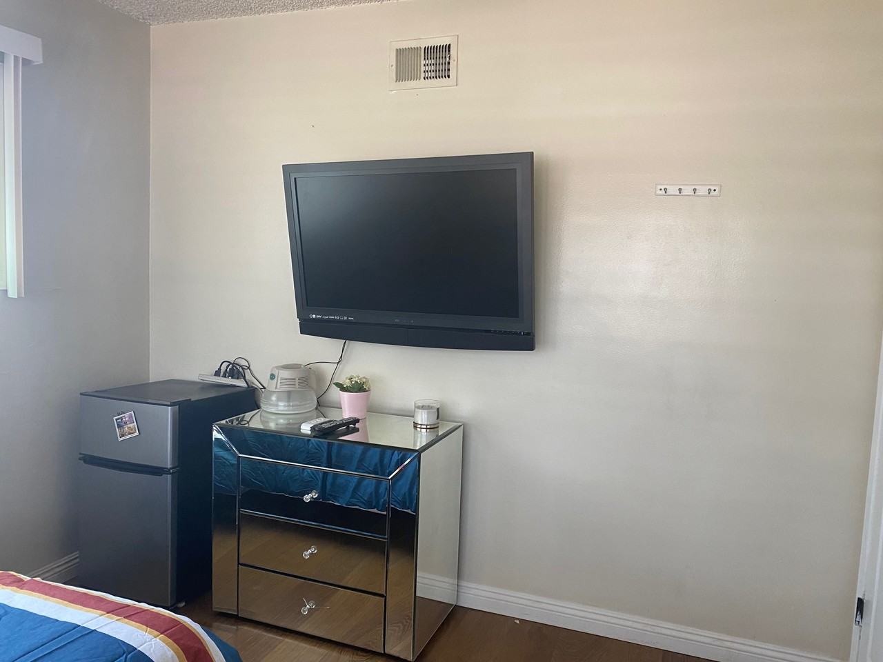7011 Bellaire Avenue - Photo 2 of 10