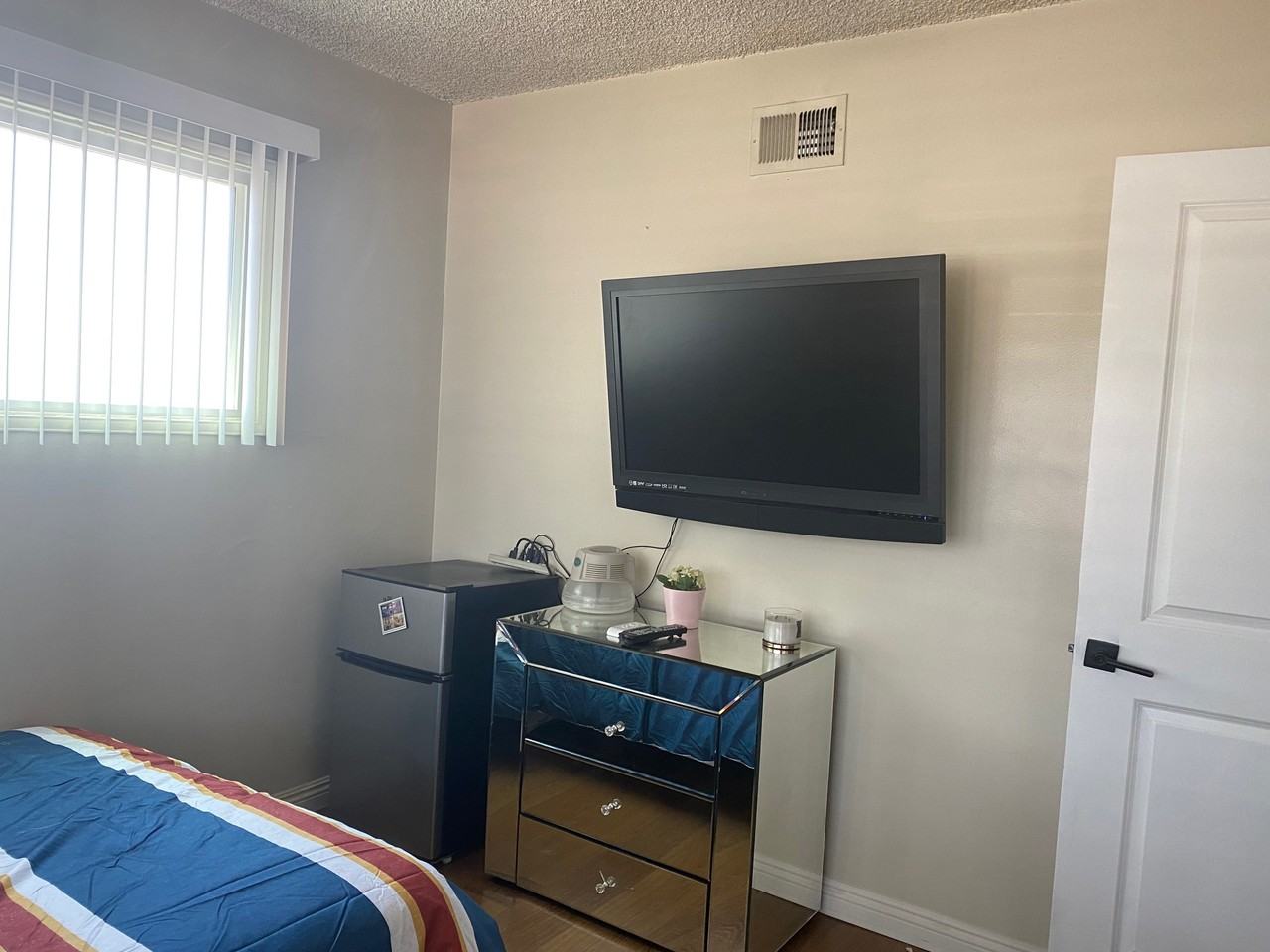 7011 Bellaire Avenue - Photo 3 of 10