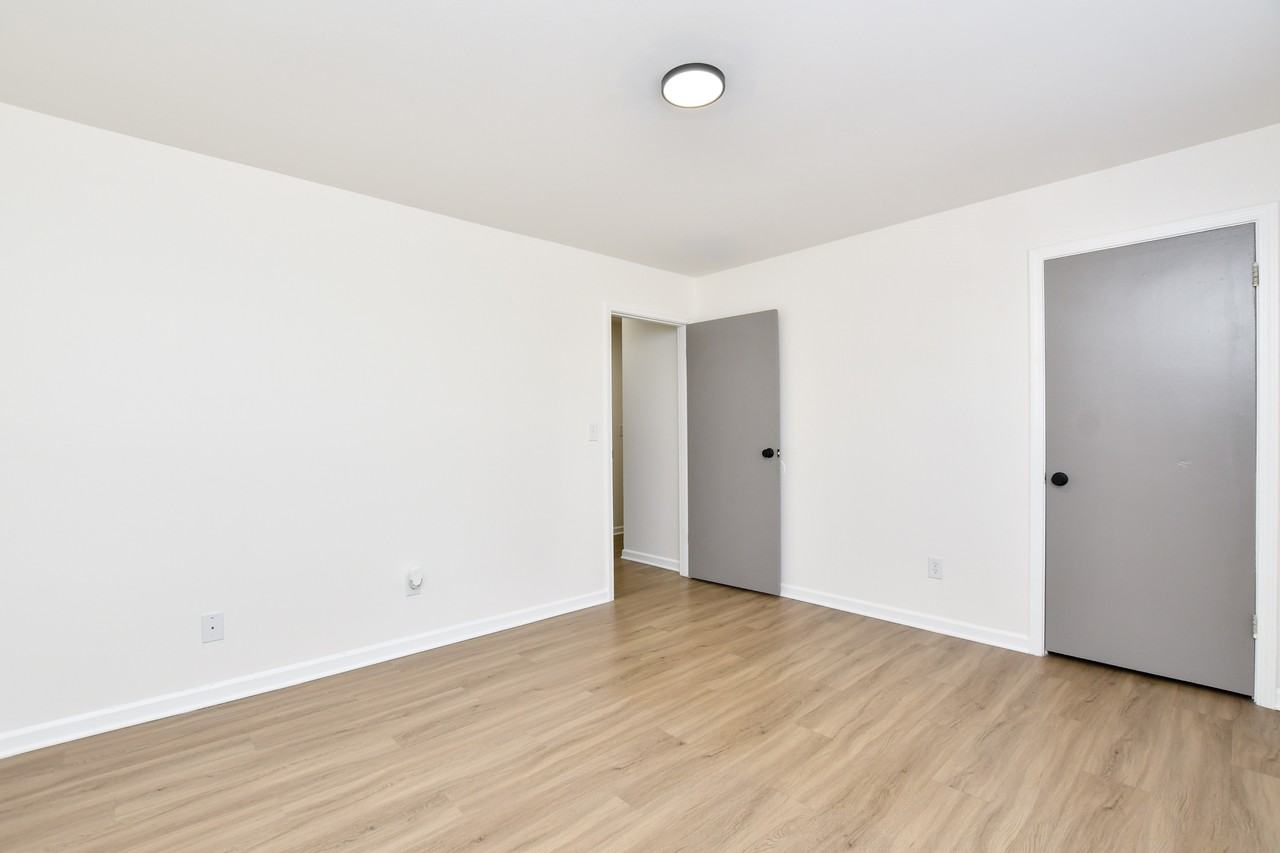 North Franklin - Photo 7 of 38