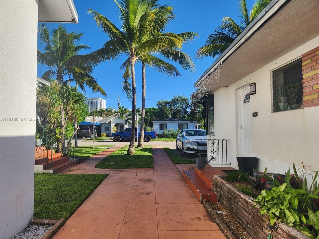 1825 Lincoln St #1-7 - Photo 2 of 8