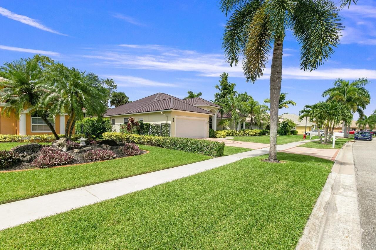 106 Black Olive Cres - Photo 3 of 22