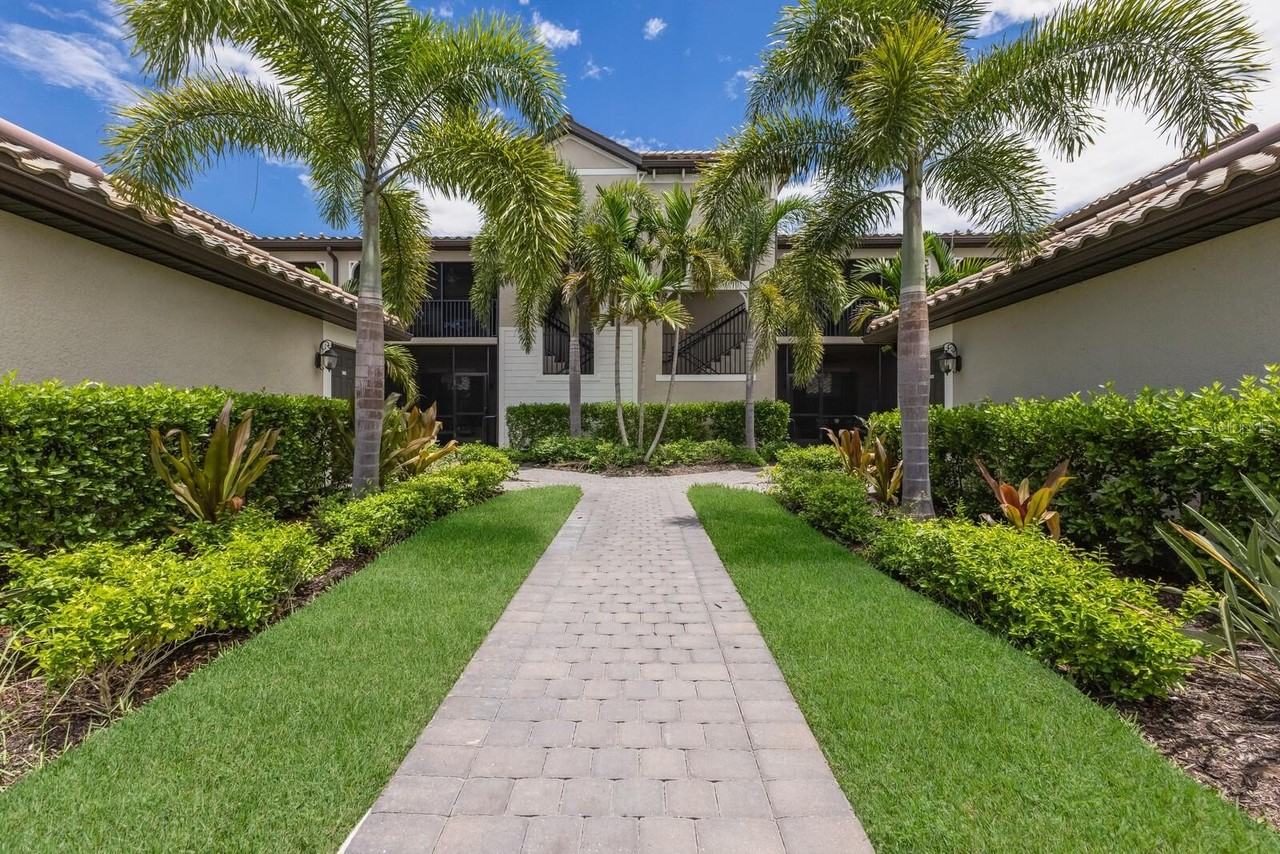 5721 Palmer Cir #103 - Photo 3 of 50